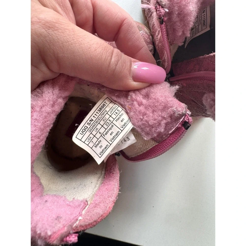 UGG Girls‎ Pink Glitter Shearling Boots Size 6 Youth Warm Winter Zip